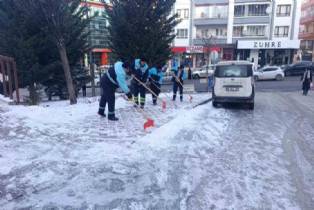 Pursaklar Belediyesi'nden Buzlanmaya Karşı Kesintisiz Mücadele