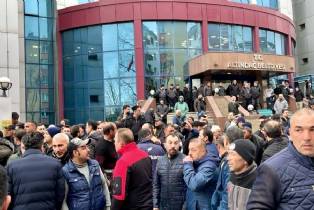 ALTINDAĞ BELEDİYESİDE DOKUZ İŞÇİ İŞTEN ÇIKARILDI