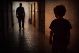 Diyarbakır'da devlet koruması altındaki çocukların kaldığı Çocuk Evleri Sitesi'nde görevli bir personelin taciz iddiasıyla suçlanması üzerine idari ve adli süreç başlatıldı.