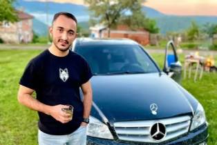 Kayseri'de terör gazisi Ferdi Çatal, kumar borcu nedeniyle durakta intihar etti. İntihar etmeden önce veda videosu çeken Çatal, 'Herkes hakkını helal etsin. Kumar oynayan en son hayatıyla kumar oynar. Bunu öğrendim. Ben de yolun sonuna geldim. 